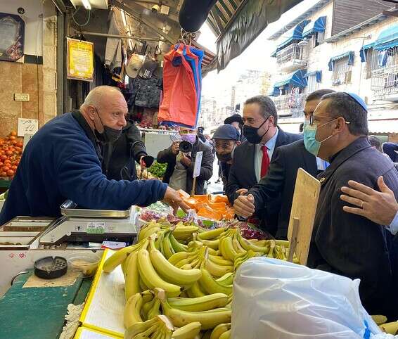 שר האוצר כ"ץ בסיור בשוק מחנה יהודה בירושלים, היום // צילום: דוברות משרד האוצר